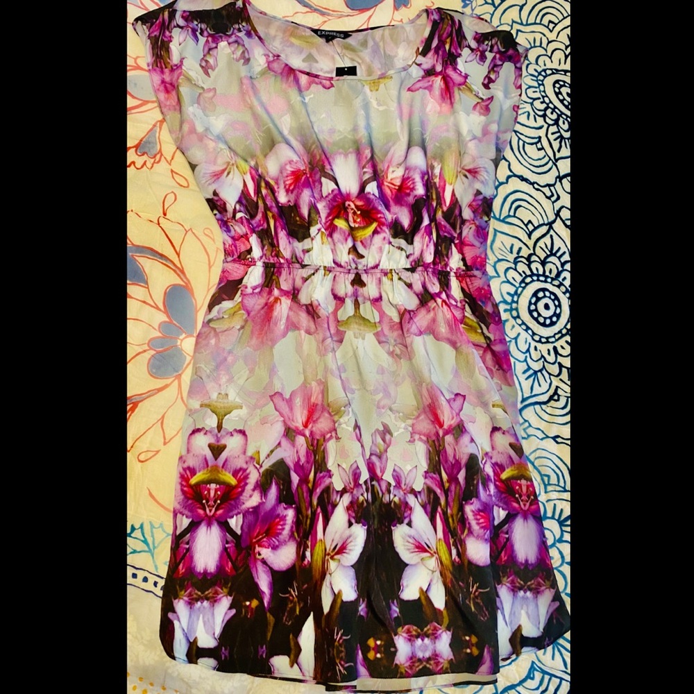 🌸EXPRESS SILKY FLORAL COLD SHOULDER DRESS🌸